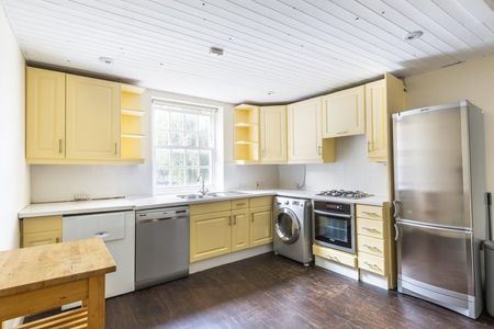 3 Bed House - Photo 4