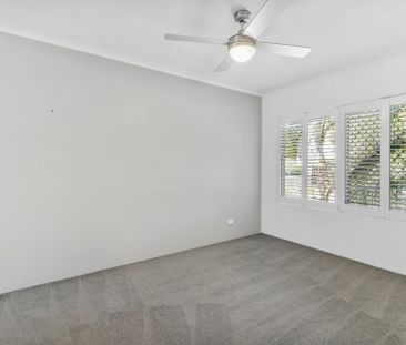 SPACIOUS TWO BEDROOM APARTMENT WITH HUGE OUTDOOR DECK - WALK TO BEACH! - Photo 3