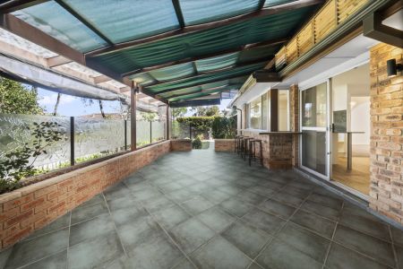 Highly Desirable Family Home In Prime Suburb - Photo 4