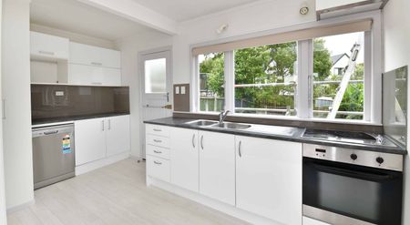 Perfect for Families - Great Location! - Photo 3