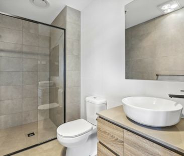 2 bedroom unit on the top floor! - Photo 6