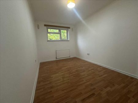 3 bedroom end of terrace house to rent - Photo 4
