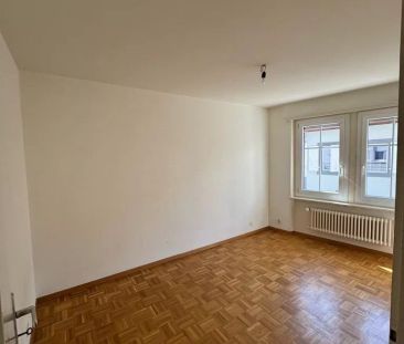 Studio en cours de rafraîchissement à proximité des commodités - Photo 1
