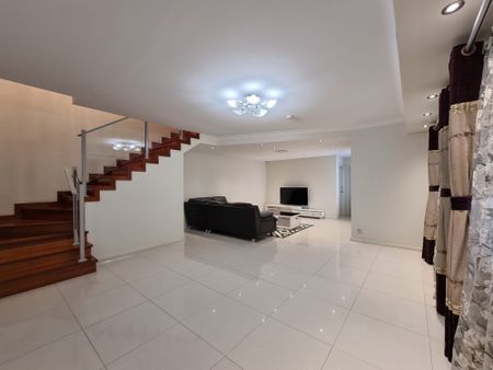 SPACIOUS 4-BEDROOM DUPLEX FOR RENT - Photo 5