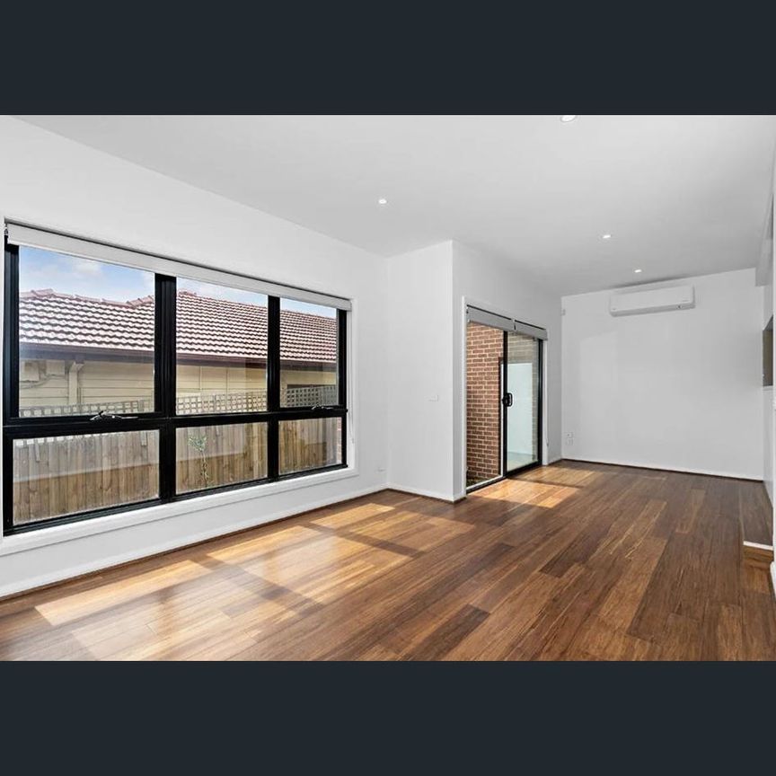 3 bedroom townhouse - modern living in Pascoe Vale! - Photo 1