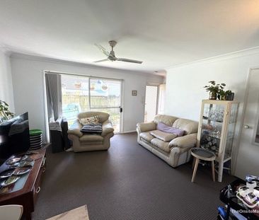 A LOVELY TOWNHOUSE IN A SOUGHT-AFTER BAYSIDE COMPLEX! - Photo 3