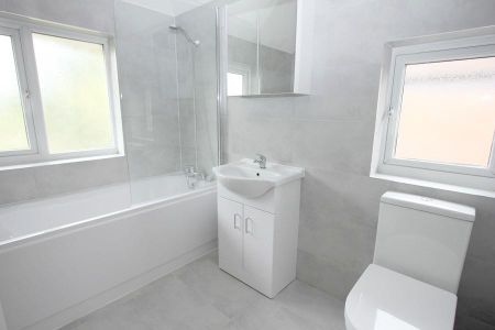 3 bedroom semi-detached house to rent - Photo 5