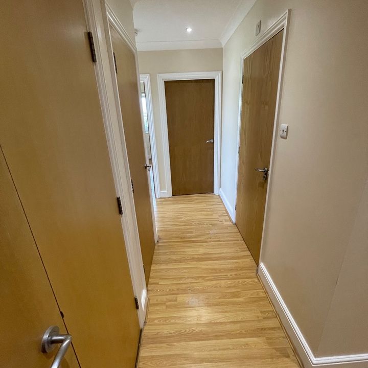 2 Bed Flat, Clarendon Court, SM4 - Photo 1
