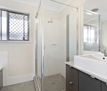 Family Friendly Home In 'Lily Rise Estate' Coomera - Photo 5