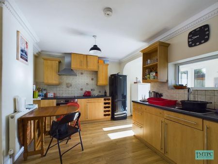 1 bedroom in a house share to rent - Photo 4