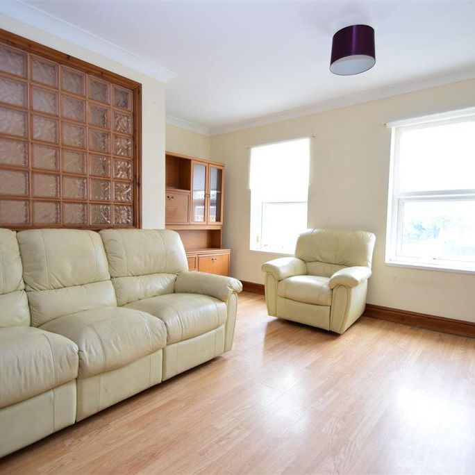 4 bedroom flat to rent - Photo 1