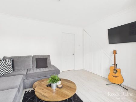 3 bedroom semi-detached house to rent - Photo 4