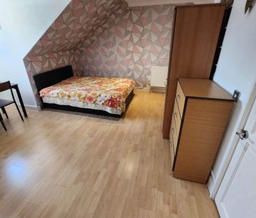 Studio Flat, Vicarage Lane, E15 - Photo 4