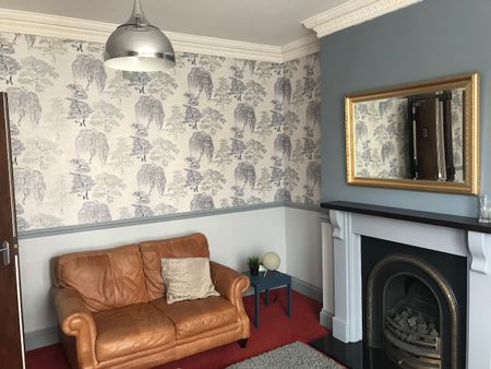 6 bedroom, 2 en-suite house - Photo 2