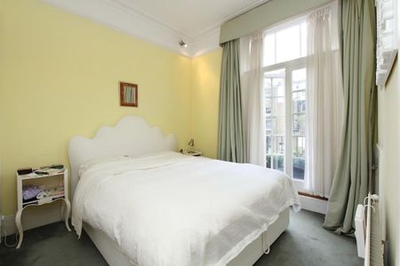 Two-bedroom flat with a terrace available to rent in South Kensington, SW7. - Photo 2