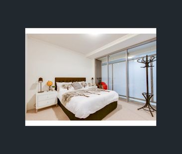 Spacious One Bedroom | Skyview - Photo 6