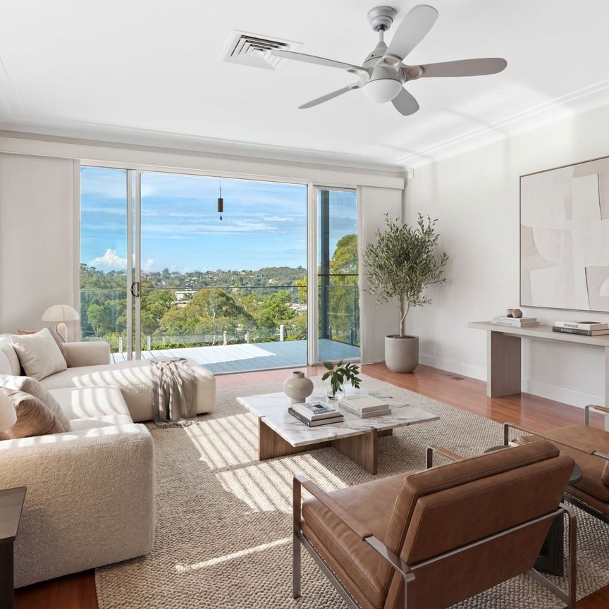 Six-bedroom waterfront home with pool, multiple living areas & stunning harbour views - Photo 1