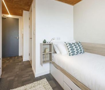 1 bedroom in a flat share to rent - Photo 3