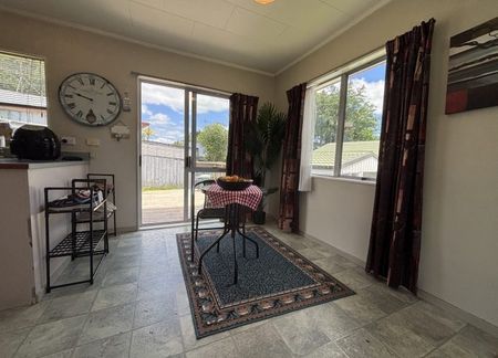 Location Location! - Photo 4