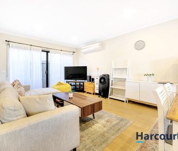 Central LOCATION, Ideal ORIENTATION - Townhouse - Photo 2