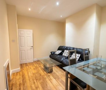 4 bedroom terraced house to rent - Photo 1