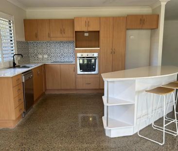 Stylish Coastal Residence in Bushland Beach - Photo 3