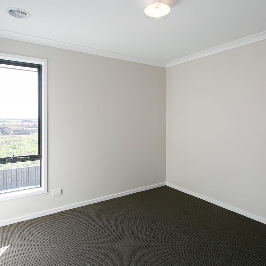 Modern Double Story living in the heart of Lara! - Photo 1