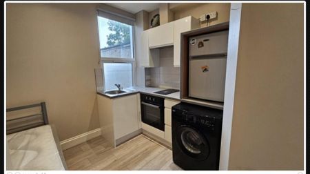 Studio to rent - Photo 2