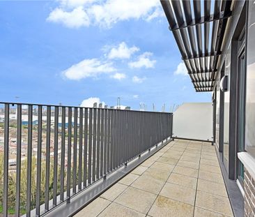 This contemporary apartment is located within Wallbrook Gardens, a ... - Photo 2