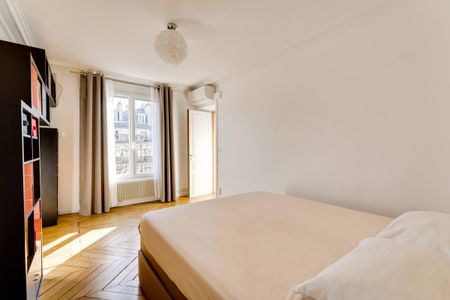 Location Appartement 4 pièces 92m² PARIS 1er - Photo 5