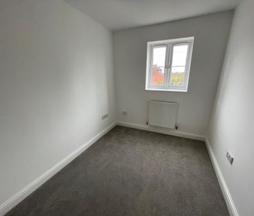 4 bedroom semi-detached house to rent - Photo 4