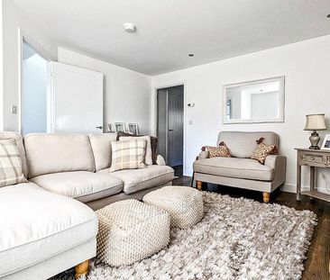 3 bedroom semi-detached house to rent - Photo 2