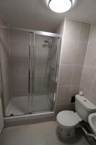 4 bedroom apartment to rent - Photo 4