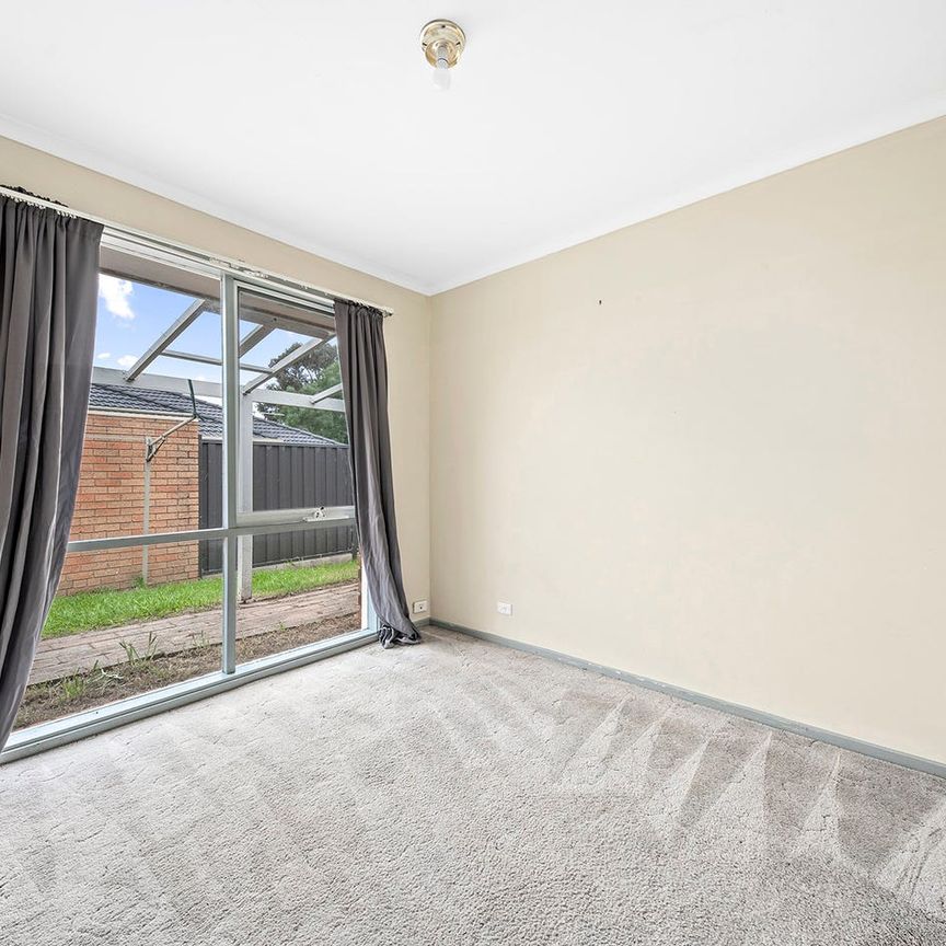 Spacious 3-Bedroom Home in Prime Central Rowville Location - Photo 1