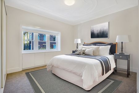HUGE, LIGHT & SUNNY, RECENTLY RENOVATED, 2 BEDROOM ART DECO APARTMENT - Photo 3