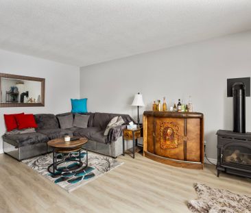 For Lease - 1014 Renaissance Drive Unit# Upper Level, Oshawa, Ontario - Photo 2