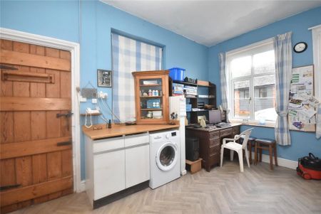 5 bedroom detached house to rent - Photo 2