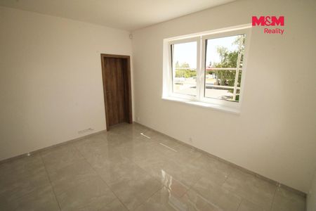 Pronájem bytu 3+kk 76 m², Osadní 1348, Kostelec nad Černými lesy - Photo 2