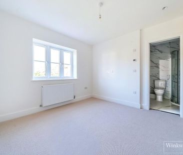 3 bedroom semi-detached house to rent - Photo 3