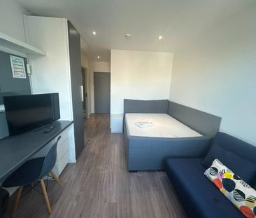 Aspire House, 3 bedroom apartments, Plymouth - Photo 4