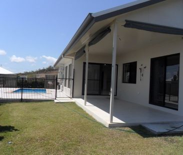 Spacious 4-Bedroom Family Home Near the Beach! - Photo 3