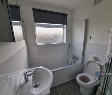 4 bedroom terraced house to rent - Photo 4