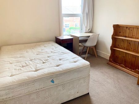 AVON ROAD, CHARMINSTER (P01268) - Photo 3