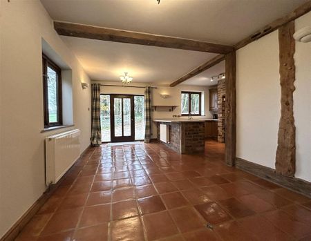 4 bedroom barn conversion to rent - Photo 2