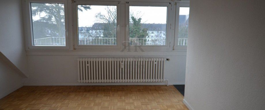 Sportliche Mieter für die 4. Etage gesucht! Gut geschnittene DG-Wohnung in Krefeld-City. - Foto 1