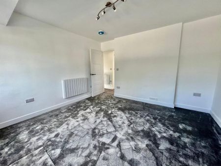 2 bedroom semi-detached bungalow to rent - Photo 4