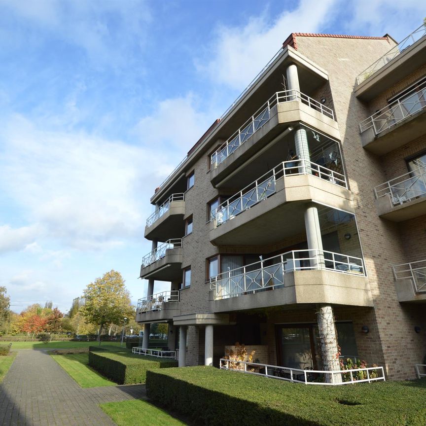 Prachtig gemeubeld appartement op zeer rustig gelegen locatie op Linkeroever. - Photo 1