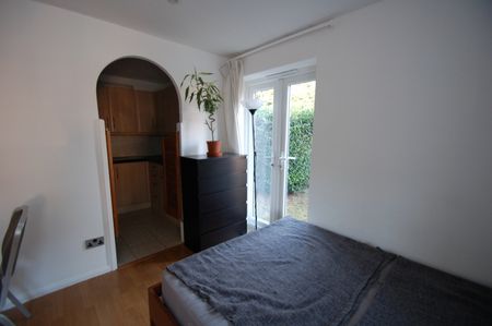 Studio Flat, Snowdon Drive, NW9 - Photo 3