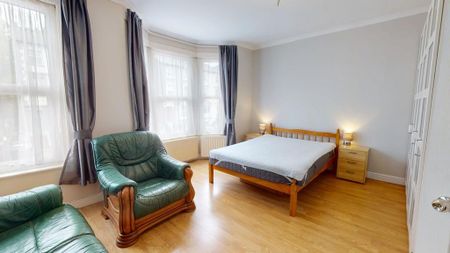 4 bedroom terraced house to rent - Photo 3