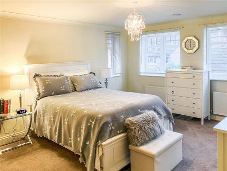 6 bedroom detached house to rent - Photo 4